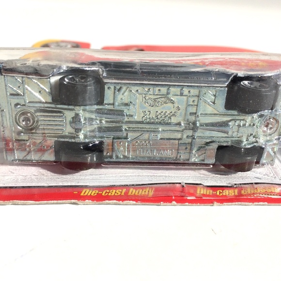 Hot Wheels Classics Silver Dodge Charger 40th Anniversary Series 4 - Picture 3 of 5